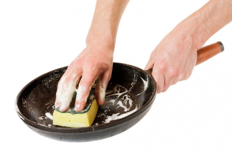 Как отмыть от жира и нагара старую посуду
