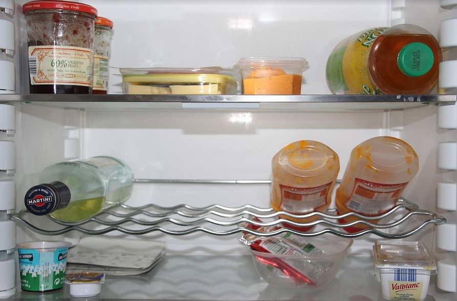 Способы развернуть дверь холодильника в другую сторону