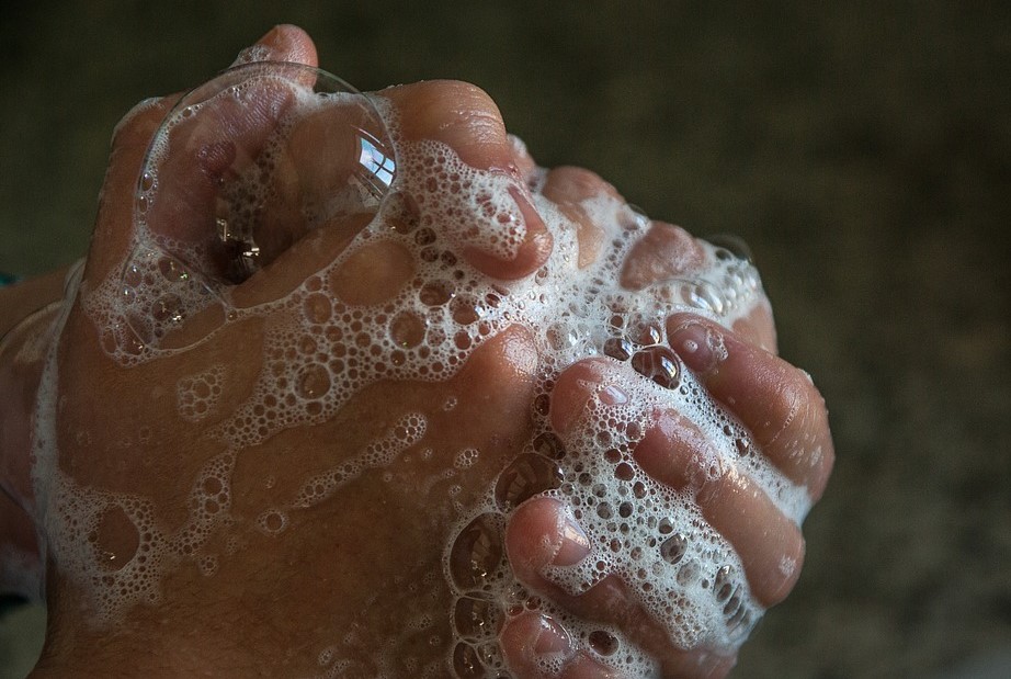 5 неординарных способов применения хозяйственного мыла в хозяйстве