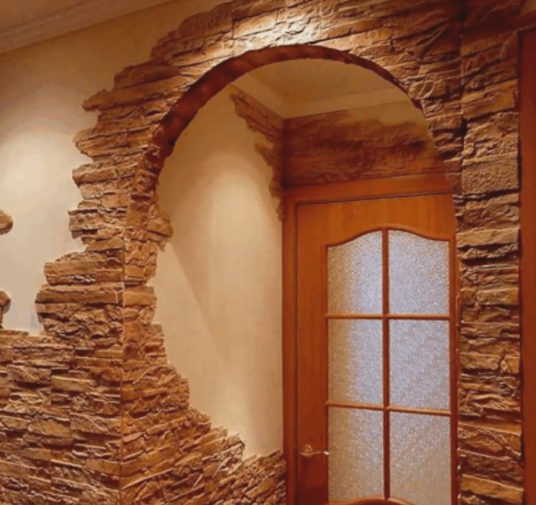 На фото изображена арка отделана декоративным камнем