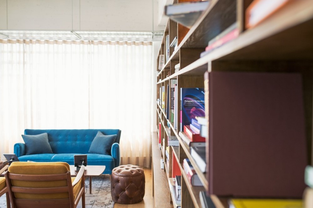 Хранение книг в маленькой квартире: 7 лайфхаков