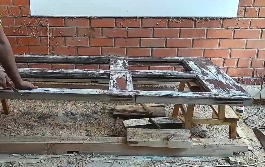 Делаем стол для дачи из старой двери