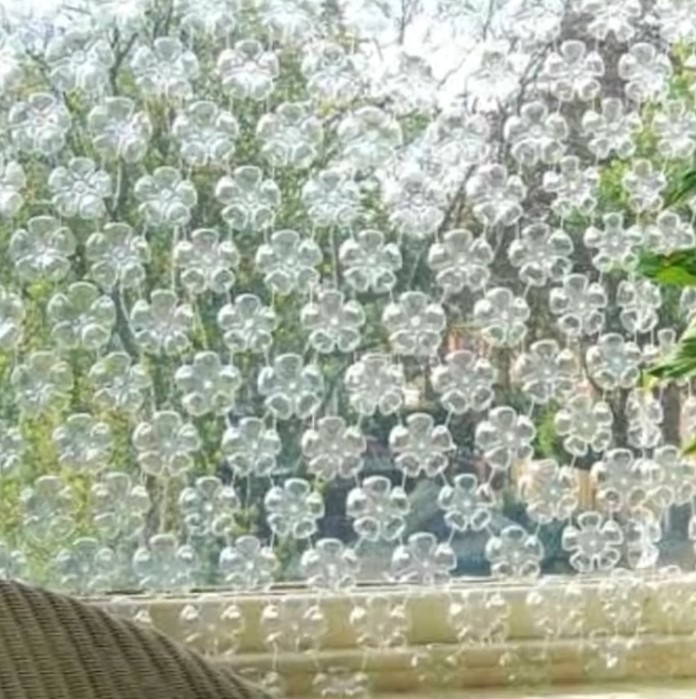 «Украшаем дом»: Оригинальная штора из пластиковых бутылок