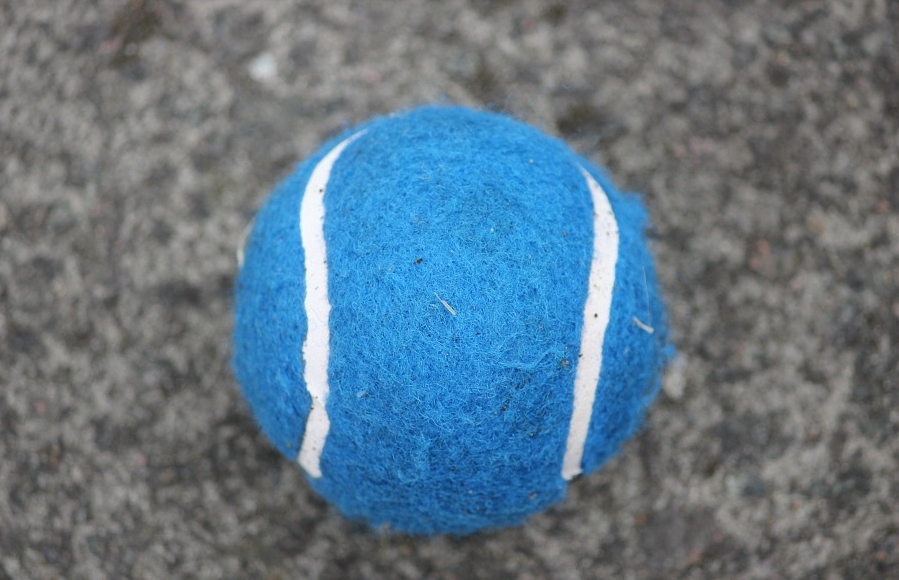 Полезные поделки из теннисных мячей: 10 необычных идей