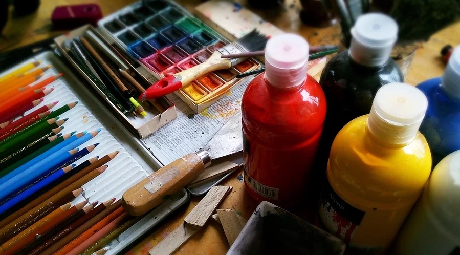 «Простота и оригинальность»: Раскрашиваем сумку красками